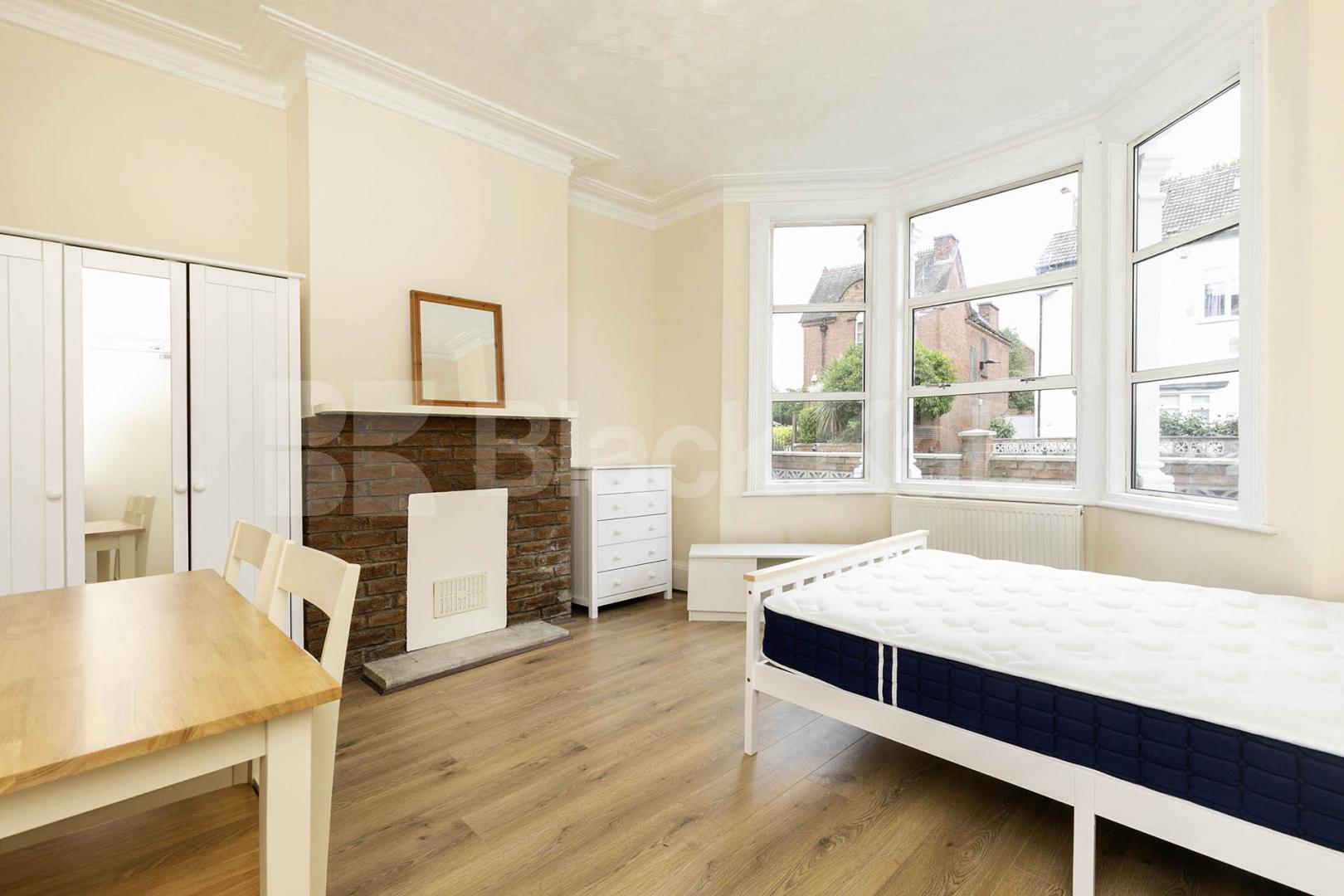 Amazing 5 double bedroom house with garden mins to tube & shops  Falkland Road, Turnpike Lane